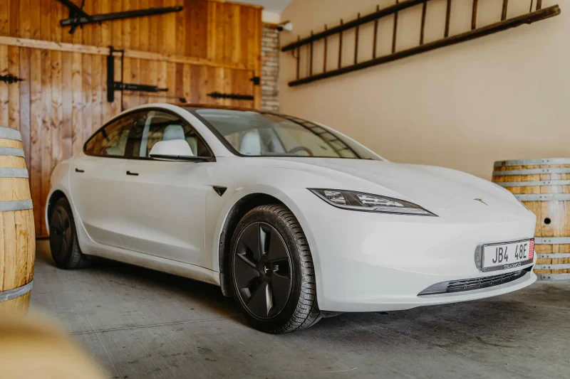 Tesla model 3 (2024)