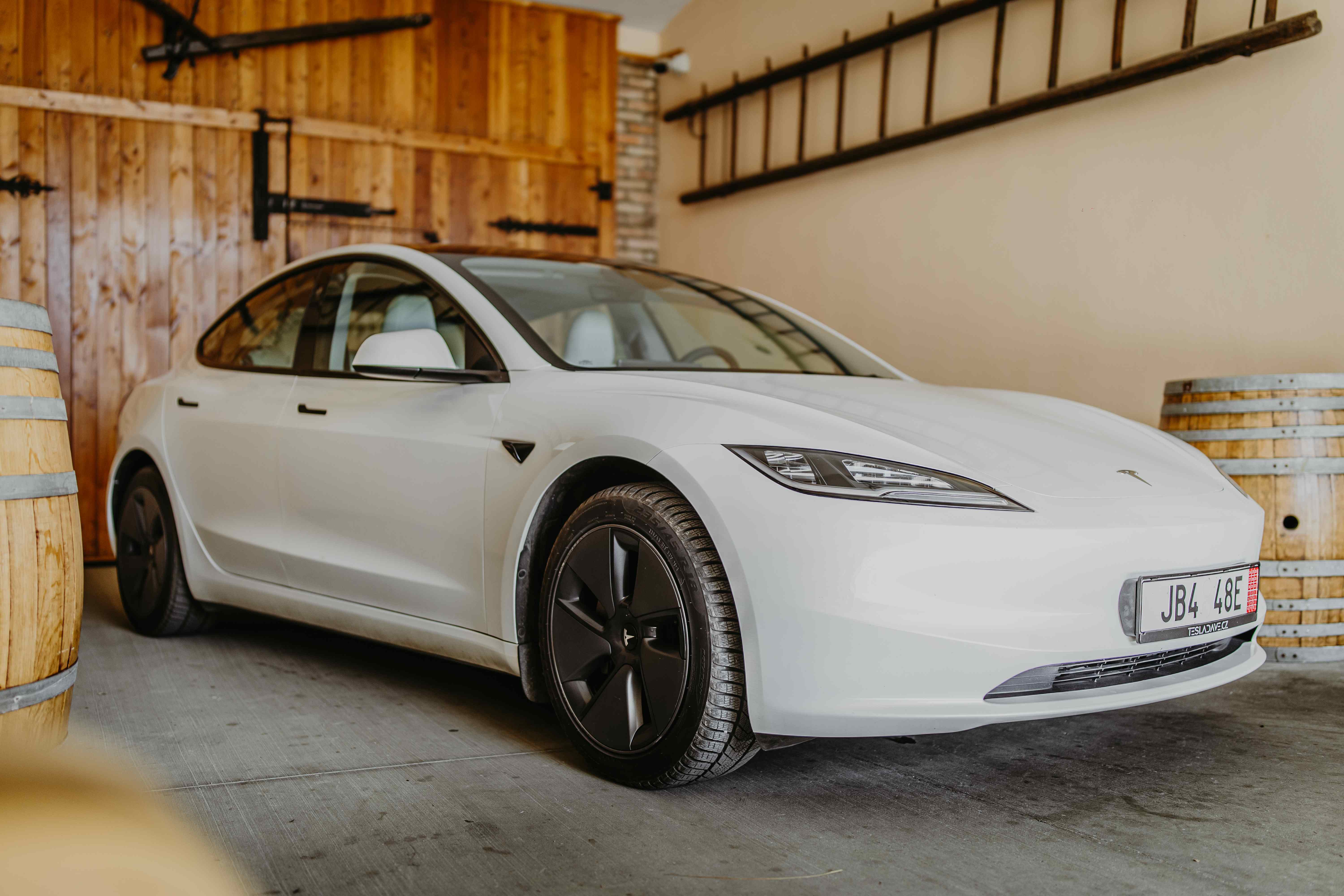 Tesla model 3 (2024)