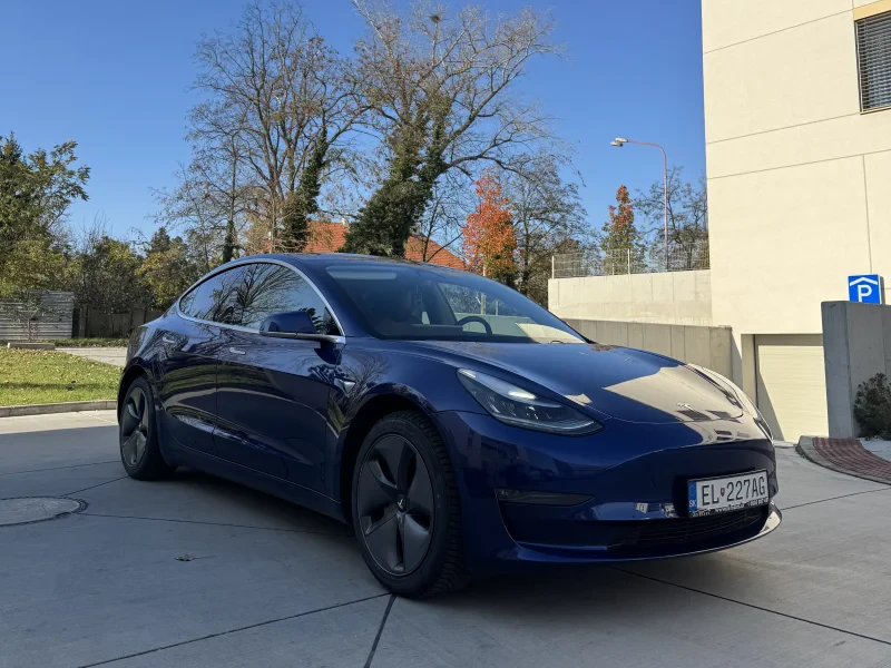 Tesla model 3 (2019)